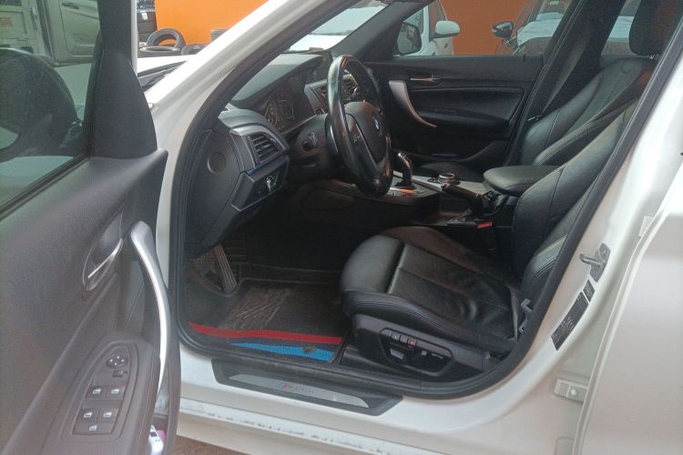 宝马1系(进口) 2013款 改款 M135i 5门版中控内饰20