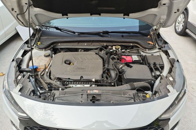 福特 福克斯 2022款 三厢 EcoBoost 180 自动ST Line机舱底盘24