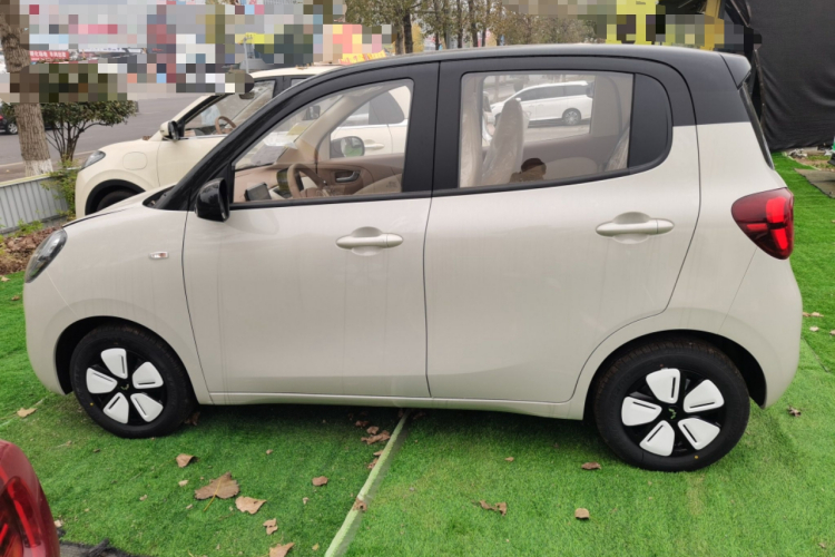 五菱汽车 宏光MINIEV 2025款 四门版 臻享+款车身外观4