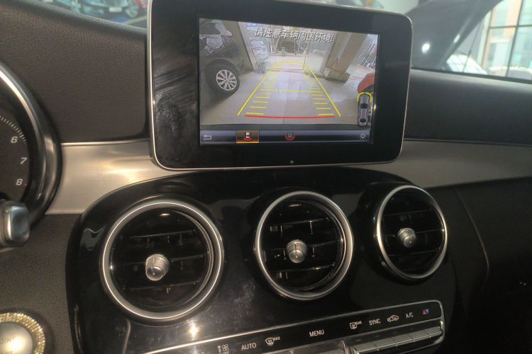 奔驰C级 2018款 C 200 运动版中控内饰16