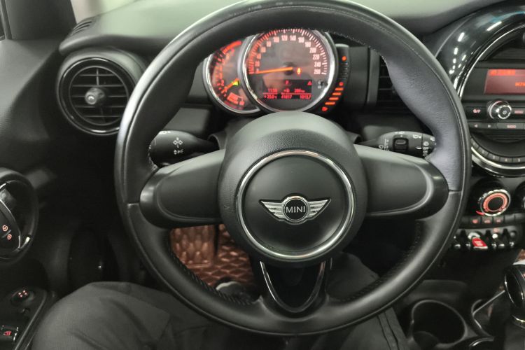 MINI 2015款 1.2T ONE 五门版中控内饰13