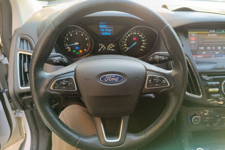 福特 福克斯 2015款 三厢 EcoBoost 125 自动超能风尚型中控内饰13