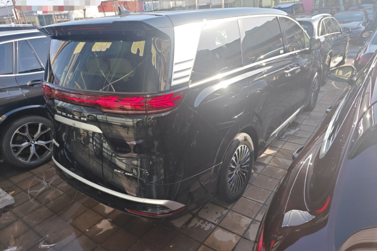 腾势D9 2024款 DM-i 980 四驱尊贵型车身外观7