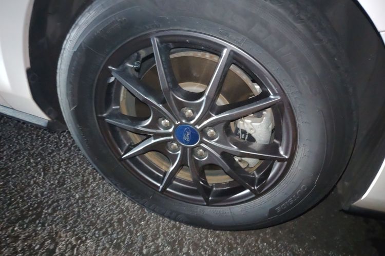 福特 福克斯 2022款 两厢 EcoBoost 180 自动竞速版车身外观10