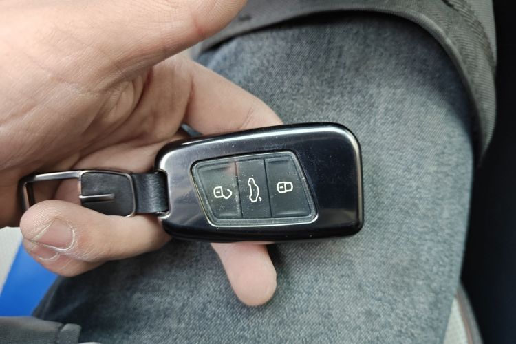 大众 迈腾 2023款 200万辆纪念版 330TSI DSG豪华型中控内饰11