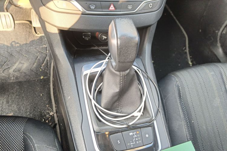 标致308S 2015款 1.2T 自动劲驰版中控内饰18