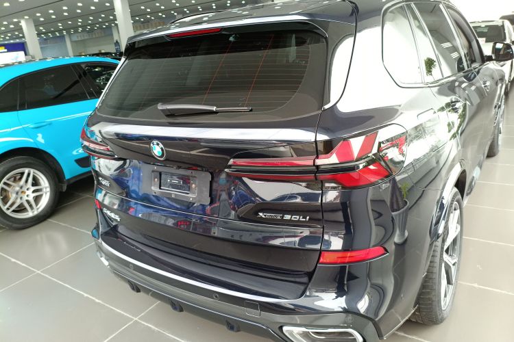 宝马X5 2023款 xDrive 30Li 尊享型M运动曜夜套装车身外观6004
