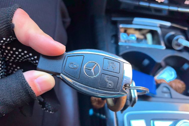 奔驰E级 2011款 E 300 L 时尚尊贵型中控内饰7001