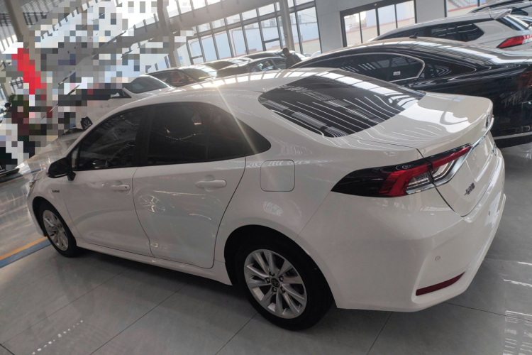 丰田 卡罗拉 2023款 1.8L 智能电混双擎 精英版车身外观4