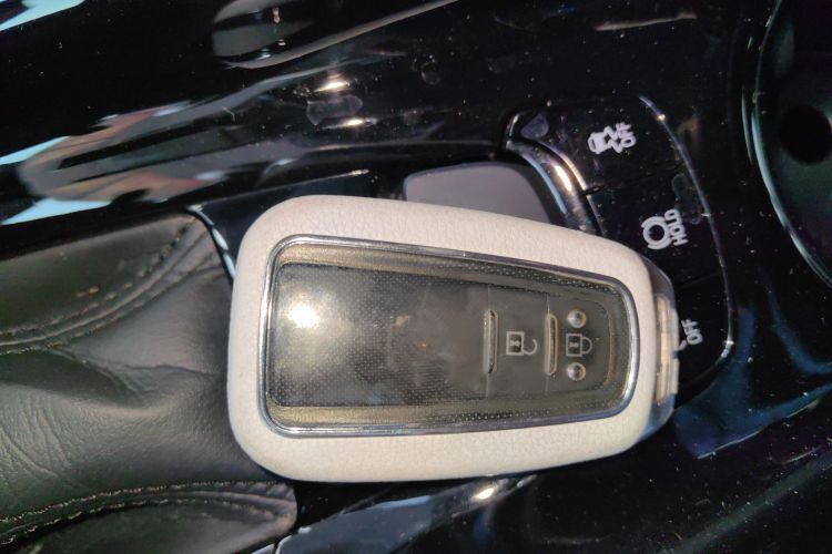 丰田C-HR 2021款 2.0L 豪华版中控内饰11