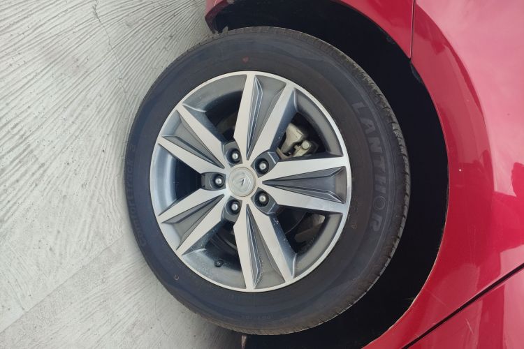 长安 逸动 2016款 1.6L 自动风尚型车身外观56