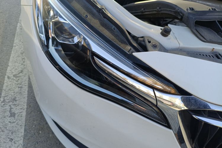 别克 英朗 2021款 改款 典范 1.5L 自动精英型车身外观8