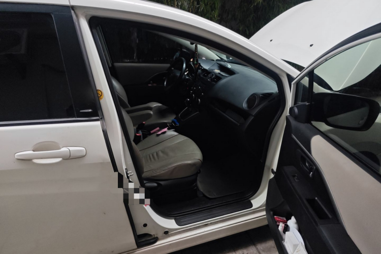 马自达5 2011款 2.0L 自动豪华型局部细节9005