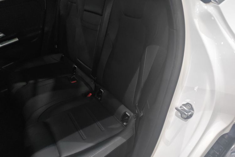 奔驰GLA 2023款 GLA 200中控内饰21