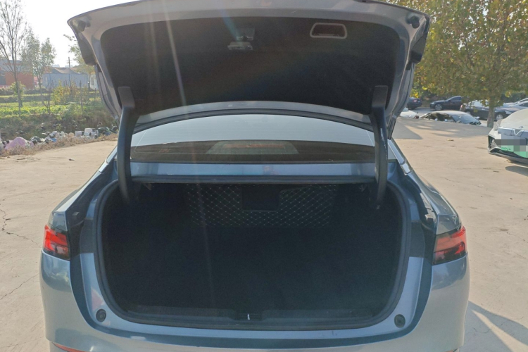 小鹏P5 2024款 500智行版机舱底盘23