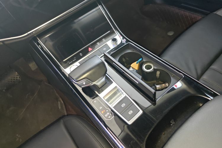 奥迪A8 2018款 A8L 55 TFSI quattro投放版精英型中控内饰18