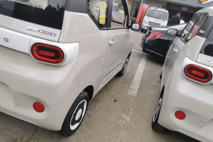 五菱汽车 宏光MINIEV 2024款 第三代 215km 青春版车身外观9