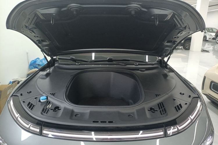 小鹏P7 2020款 670N机舱底盘24