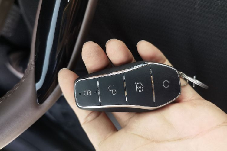 比亚迪 汉 2023款 DM-i 冠军版 121KM 尊享型中控内饰11