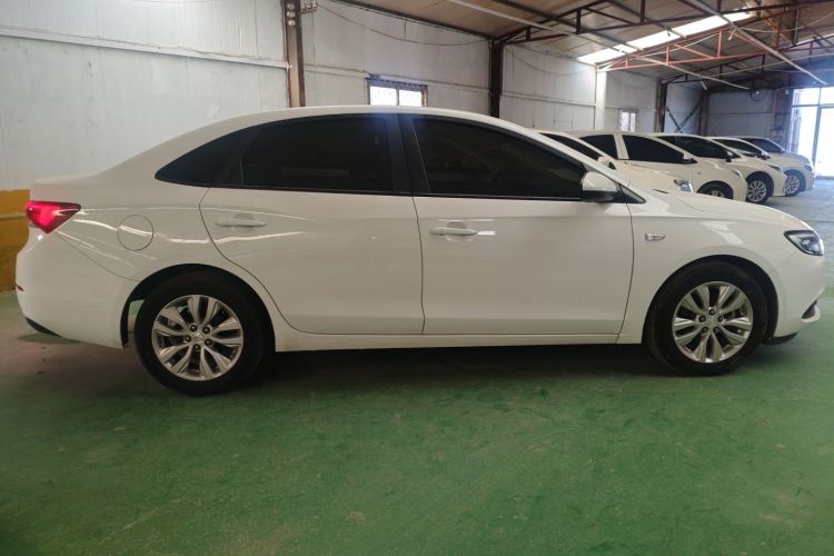 别克 英朗 2021款 典范 1.5L 自动精英型车身外观4