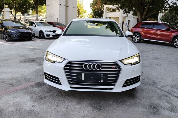 奥迪A4L 2018款 30周年年型 40 TFSI 进取型车身外观2