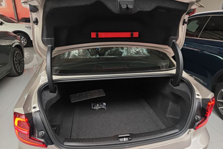 沃尔沃S60 2026款 B4 智逸豪华版机舱底盘23