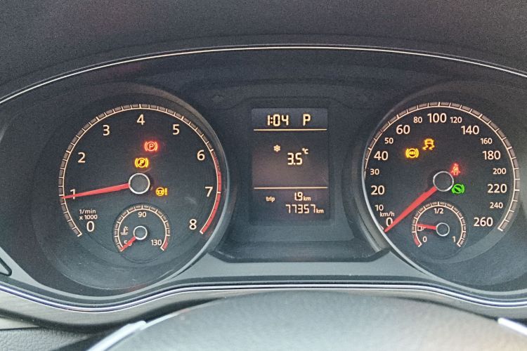 大众 帕萨特 2017款 330TSI DSG尊荣版中控内饰14