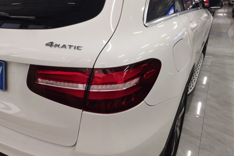 奔驰GLC 2016款 GLC 300 4MATIC 动感型车身外观9