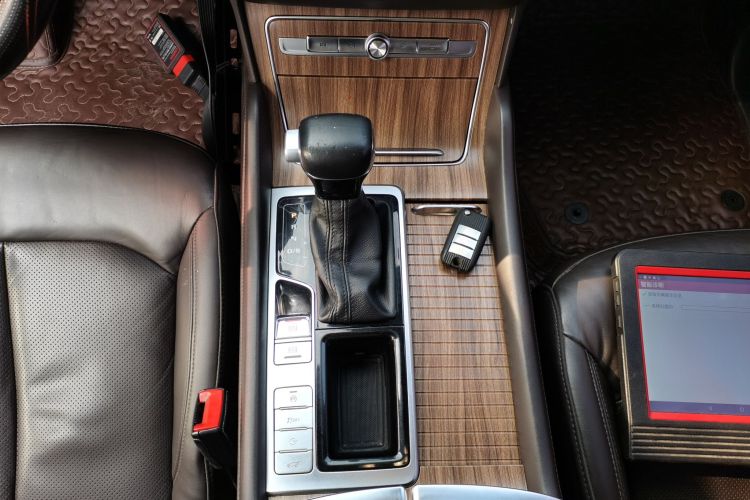 荣威RX8 2018款 30T 智联网两驱至尊版局部细节18