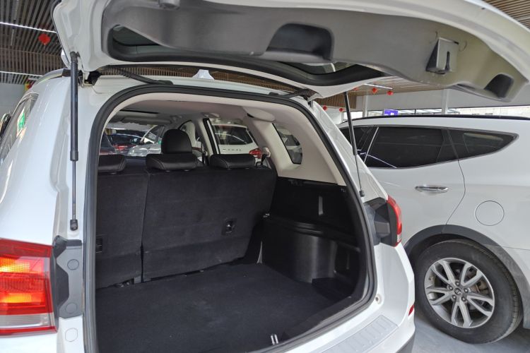 哈弗H6 2021款 运动版 1.5T 自动精英智联型 六边形格栅机舱底盘23