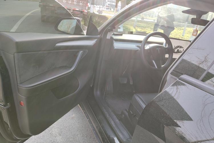 特斯拉 Model Y 2023款 后轮驱动版中控内饰7003