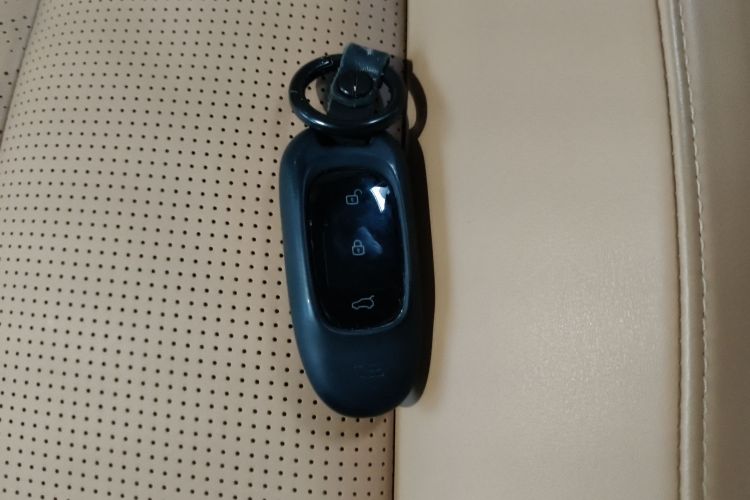 理想汽车 理想ONE 2020款 增程6座版中控内饰11