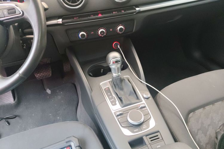 奥迪A3 2015款 Sportback 35 TFSI 百万纪念智领型中控内饰18