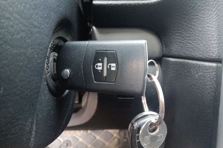 马自达6 2013款 2.0L 自动时尚型中控内饰11