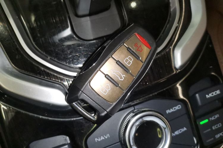 哈弗H6 2017款 红标 2.0T 自动两驱领尚型中控内饰11