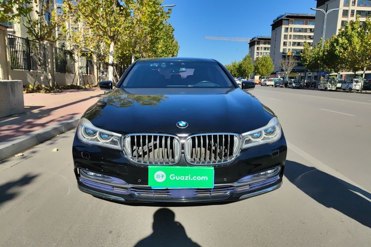 宝马7系 2016款 740Li 豪华型车身外观2