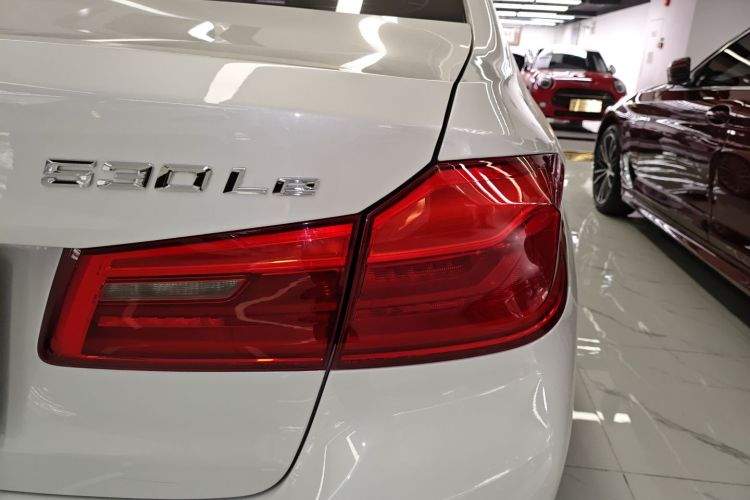 宝马5系新能源 2020款 530Le 豪华套装车身外观9