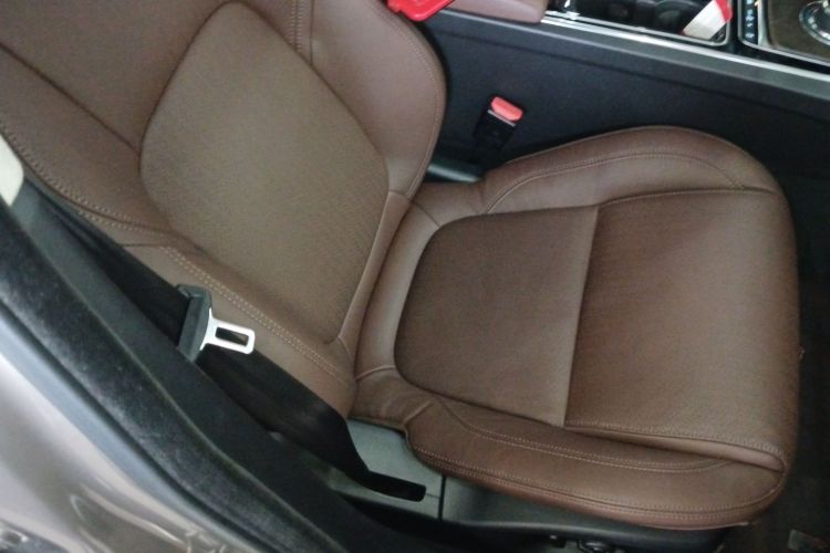 捷豹XFL 2019款 XFL 2.0T 250PS 四驱尊享版局部细节41