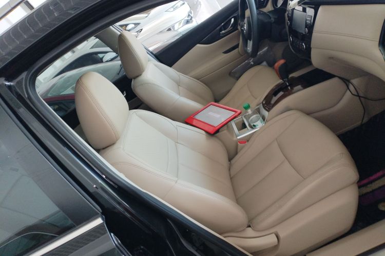 日产 奇骏 2017款 2.0L CVT舒适版 2WD局部细节41