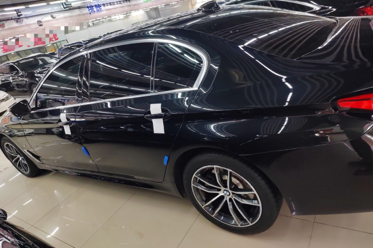 宝马5系 2022款 改款二 525Li M运动套装车身外观4