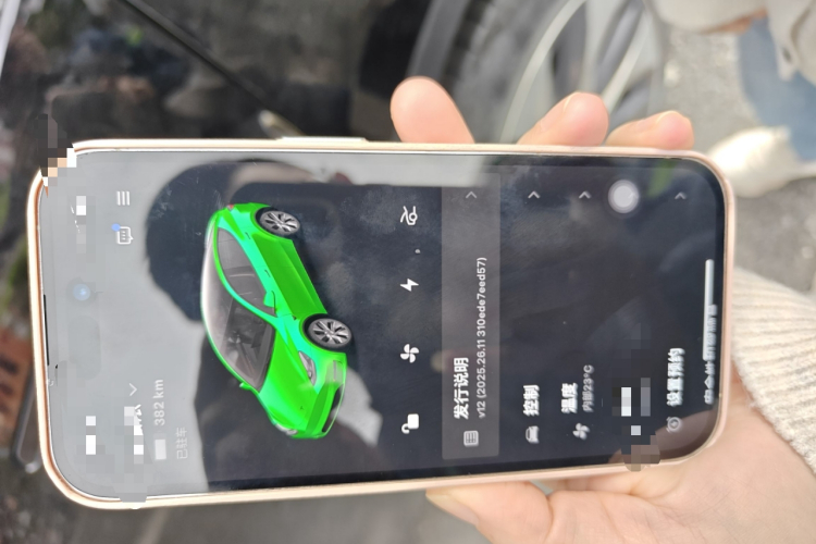 特斯拉 Model Y 2022款 长续航全轮驱动版中控内饰7001