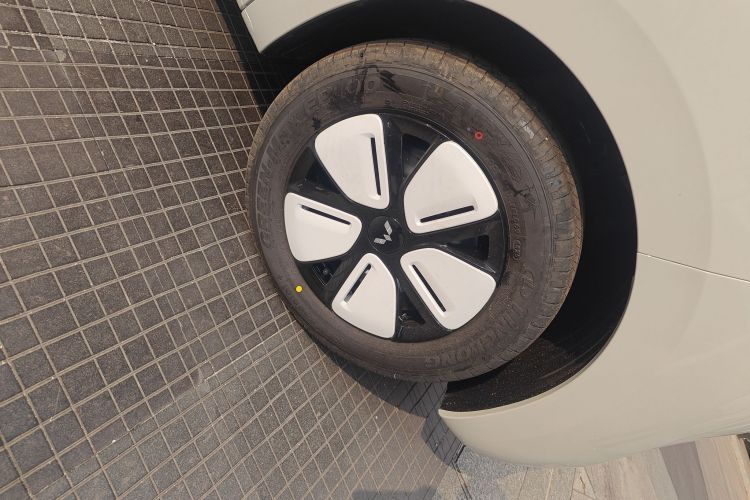 五菱汽车 宏光MINIEV 2025款 四门版 臻享+款车身外观10