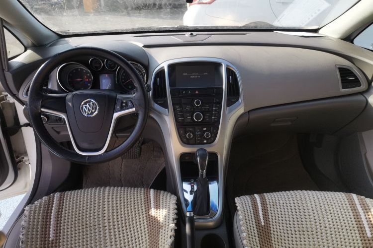 别克 英朗 2013款 XT 1.6L 自动时尚版中控内饰12