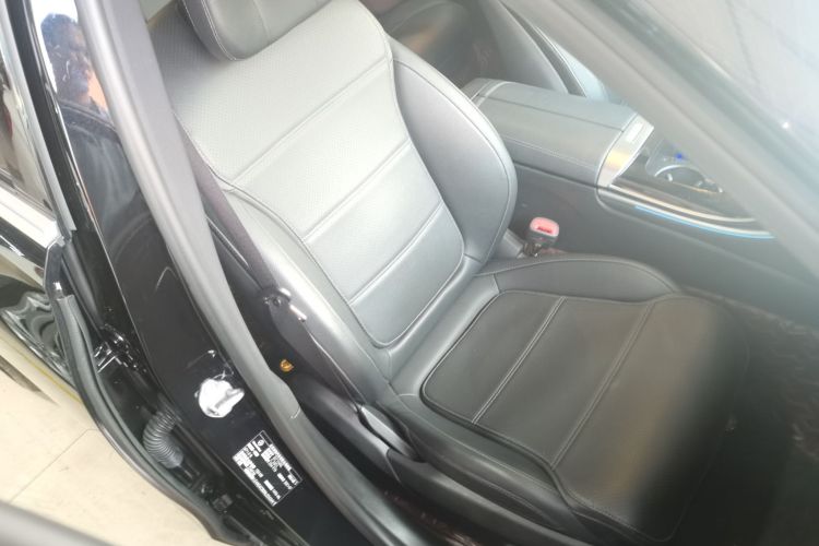 奔驰C级 2022款 C 260 L局部细节41