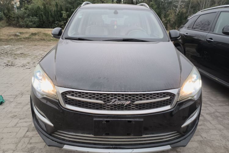 众泰 大迈X5 2017款 白金版 1.5T 手动豪华型车身外观2