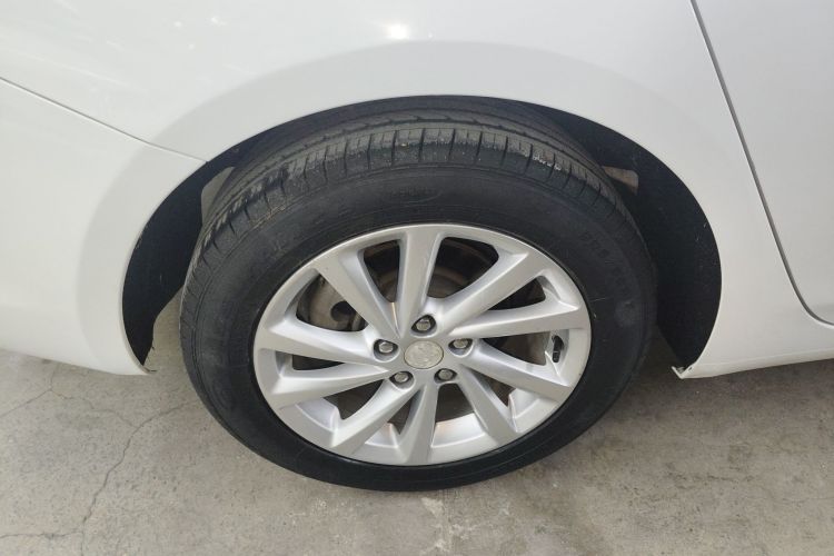 别克 威朗 2019款 三厢 15S 自动领先型车身外观6008