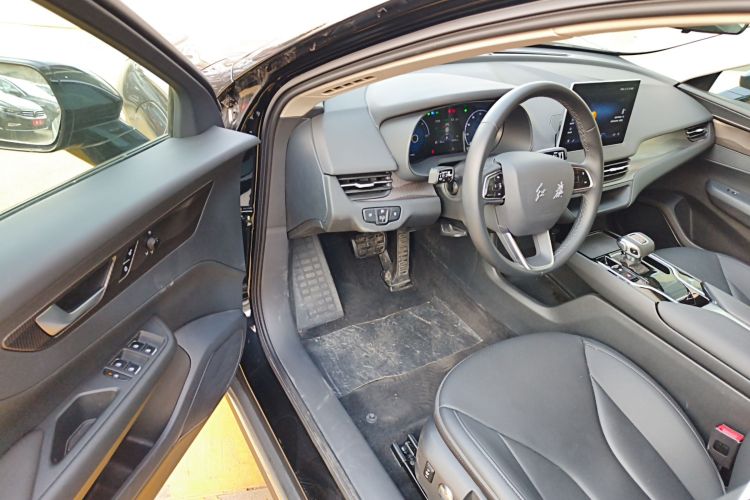 红旗E-QM5 2023款 改款 基础出行版中控内饰20