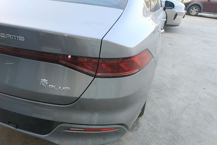 比亚迪 秦PLUS 2024款 荣耀版 DM-i 55KM领先型车身外观9