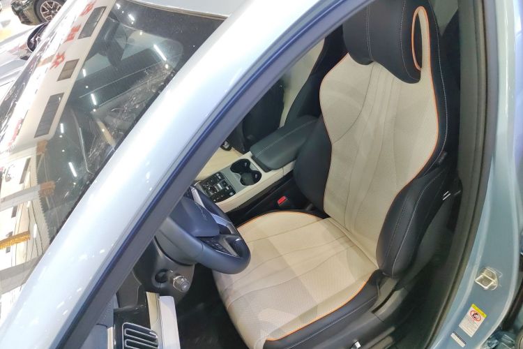 比亚迪 宋PLUS新能源 2023款 冠军版 DM-i 110KM 旗舰PLUS中控内饰19