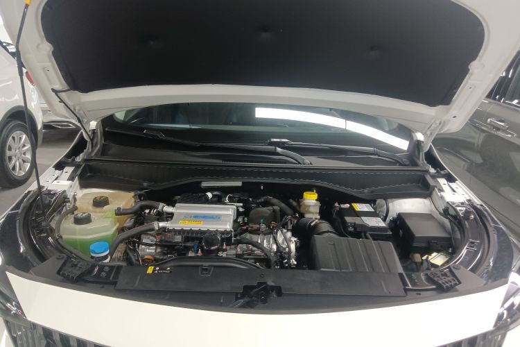 广汽传祺 传祺GS3 2023款 影速 270T 劲享版机舱底盘24